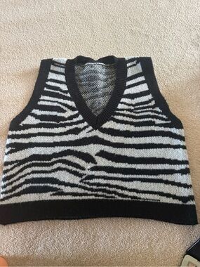 Zara Black & White Zebra Knit V-Neck Sweater Vest